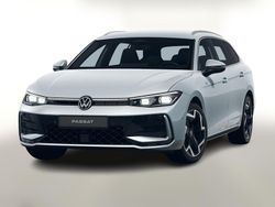 Oyster silver metallic Neu 2025 VW Passat R-line Kombi | 45.024 € (Superpreis)