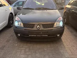 Schwarz Gebraucht 2003 Renault Clio II Kleinwagen | 1.400 € (Fairer Preis)