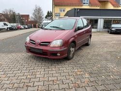 Rot Gebraucht 2002 Nissan Almera Visia Limousine | 799 € (Etwas zu teuer)