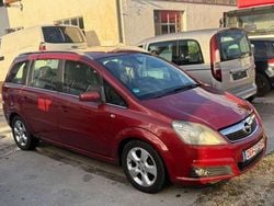 Rot Gebraucht 2006 Opel Zafira Edition Van / Kleinbus | 1.490 € (Superpreis)