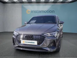 Grau Gebraucht 2022 Audi e-tron SUV | 38.949 €