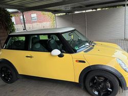 Gelb Gebraucht 2003 Mini Cooper Kleinwagen | 2.400 € (Teuer)