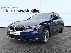 Blau Gebraucht 2022 BMW 330e Sport Line Kombi | 35.901 € (Fairer Preis)