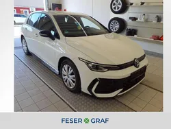 Pure white Gebraucht 2024 VW Golf VIII R-line Limousine | 29.740 € (Guter Preis)