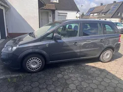 Grau Gebraucht 2010 Opel Zafira Van / Kleinbus | 3.500 € (Fairer Preis)