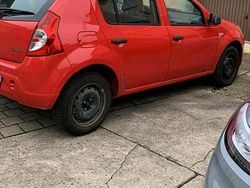 Rot Gebraucht 2009 Dacia Sandero Kleinwagen | 1.050 €