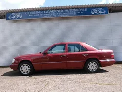 Rot Gebraucht 1994 Mercedes E200 Limousine | 6.200 €