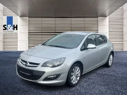 Silber Gebraucht 2013 Opel Astra Active Limousine | 8.490 € (Etwas zu teuer)