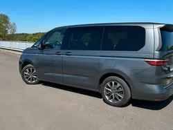 Grau Gebraucht 2023 VW T7 Van | 60.500 € (Etwas zu teuer)