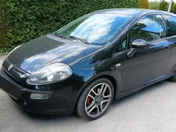 Schwarz Gebraucht 2011 Fiat Punto Evo Kleinwagen | 2.400 €