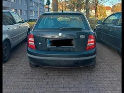 Schwarz Gebraucht 2000 Skoda Fabia Kleinwagen | 750 € (Fairer Preis)