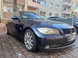 Blau Gebraucht 2006 BMW 330 Sport Line Limousine | 5.250 €