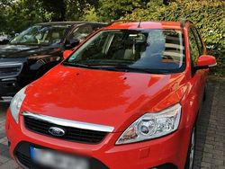 Rot Gebraucht 2011 Ford Focus Titanium Kombi | 3.950 € (Teuer)