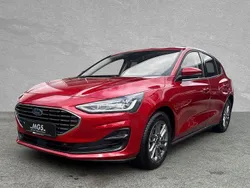 Fantastic red metallic Gebraucht 2024 Ford Focus Titanium Limousine | 22.490 € (Guter Preis)