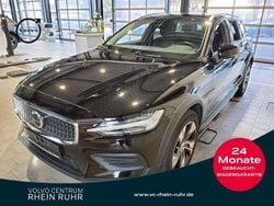 Schwarz onyx black / metallic Gebraucht 2023 Volvo V60 CC Plus Kombi | 35.990 € (Guter Preis)