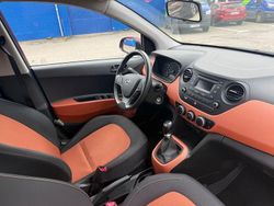 Rot Gebraucht 2014 Hyundai i10 Kleinwagen | 5.999 € (Etwas zu teuer)