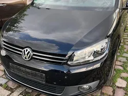 Schwarz Gebraucht 2013 VW Touran Trendline Van / Kleinbus | 7.800 € (Fairer Preis)