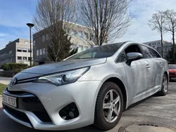 Silber Gebraucht 2018 Toyota Avensis Team Kombi | 16.700 € (Fairer Preis)