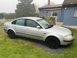 Silber Gebraucht 2002 VW Passat Limousine | 1.100 €