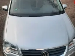Silber Gebraucht 2010 VW Touran Comfortline Van / Kleinbus | 5.600 € (Guter Preis)
