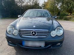 Grau Gebraucht 2004 Mercedes C180 Kleinwagen | 4.000 €