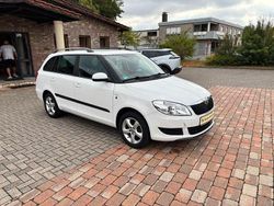 Weiß Gebraucht 2012 Skoda Fabia Family Kleinwagen | 4.650 € (Fairer Preis)
