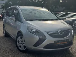 Grau Gebraucht 2013 Opel Zafira Tourer Van / Kleinbus | 6.990 € (Guter Preis)