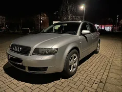 Grau Gebraucht 2004 Audi A4 Kombi | 1.600 € (Superpreis)