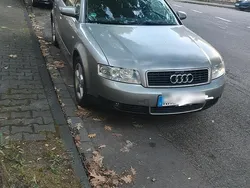 Grau Gebraucht 2003 Audi A4 Limousine | 1.000 € (Fairer Preis)