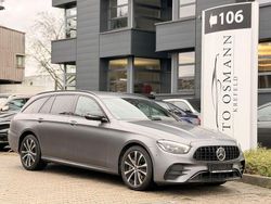 Grau Gebraucht 2022 Mercedes E300 AMG line Limousine | 33.950 € (Fairer Preis)