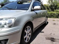 Grau Gebraucht 2006 Toyota Avensis Kombi | 850 €