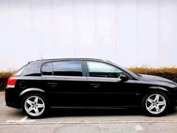 Schwarz Gebraucht 2003 Opel Signum Kombi | 2.000 € (Fairer Preis)