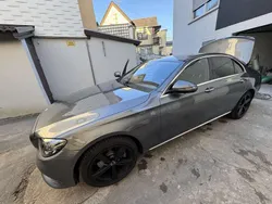 Grau Gebraucht 2017 Mercedes E250 Avantgarde Limousine | 30.999 € (Teuer)