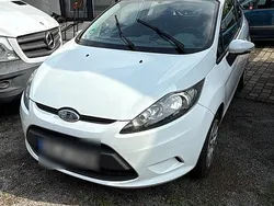 Weiß Gebraucht 2009 Ford Fiesta Kleinwagen | 2.450 €
