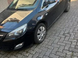 Schwarz Gebraucht 2011 Opel Astra Limousine | 2.850 €