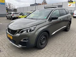 Grau Gebraucht 2017 Peugeot 5008 GT-line Van / Kleinbus | 9.950 €