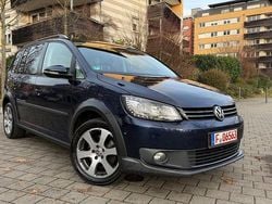 Blau Gebraucht 2012 VW Touran Cross Van / Kleinbus | 8.490 € (Fairer Preis)