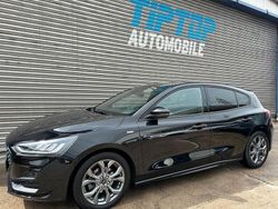 Schwarz Gebraucht 2023 Ford Focus ST-Line X Limousine | 20.500 € (Guter Preis)