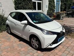 Weiß Gebraucht 2014 Toyota Aygo Kleinwagen | 6.300 € (Fairer Preis)
