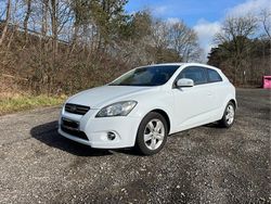 Weiß Gebraucht 2009 Kia ProCeed Kleinwagen | 2.500 €