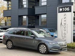 Grau Gebraucht 2022 Skoda Superb Premium Edition Kombi | 24.900 € (Guter Preis)