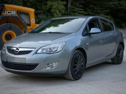 Grau Gebraucht 2011 Opel Astra Limousine | 5.599 € (Etwas zu teuer)