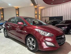 Rot Gebraucht 2015 Hyundai i30 Trend Limousine | 8.900 € (Fairer Preis)