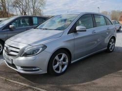 Silber Gebraucht 2014 Mercedes B200 Sport Van / Kleinbus | 13.900 € (Teuer)