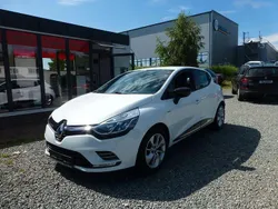 Weiß Gebraucht 2017 Renault Clio IV LIMITED Limousine | 9.950 € (Fairer Preis)
