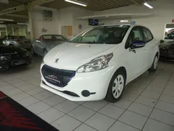 Weiß Gebraucht 2014 Peugeot 208 Kleinwagen | 7.700 € (Teuer)