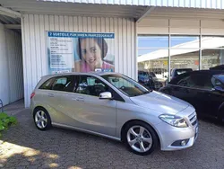 Polarsilber metalliclack Gebraucht 2014 Mercedes B180 Sport Van / Kleinbus | 13.447 € (Fairer Preis)