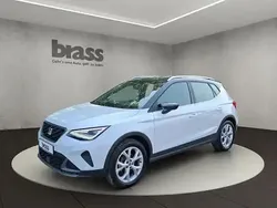 Nevada weiß metallic/magnetic grau metallic Gebraucht 2023 Seat Arona FR SUV | 21.480 € (Fairer Preis)