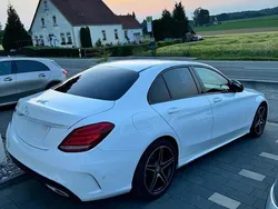 Weiß Gebraucht 2016 Mercedes 220 AMG line Limousine | 17.500 €