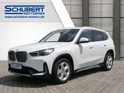 Alpinweiss iii Neu 2025 BMW iX1 Sport Line SUV | 50.150 € (Fairer Preis)